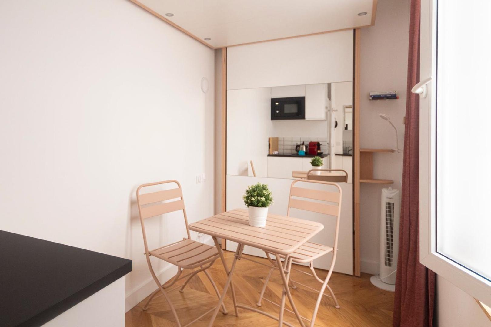 Super Central Mini Studio - 2 Pax, Murphy Bed Париж Экстерьер фото