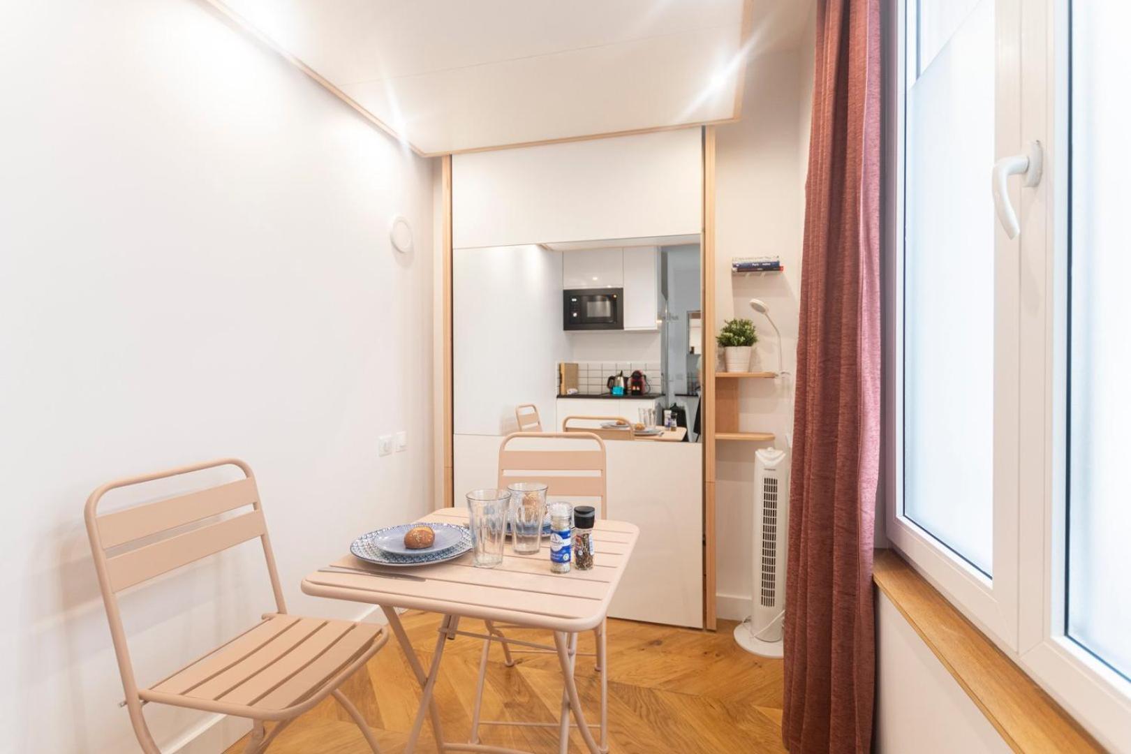 Super Central Mini Studio - 2 Pax, Murphy Bed Париж Экстерьер фото